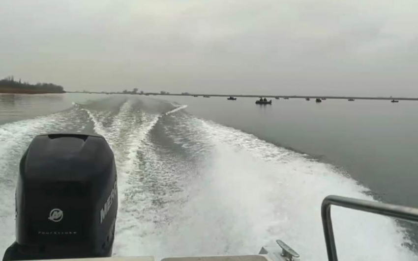 Полтора километра браконьерских сетей изъяли в Таганрогском заливе правоохранители