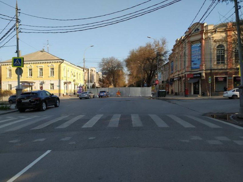 Улицу Петровскую в Таганроге перекрыли на реконструкцию