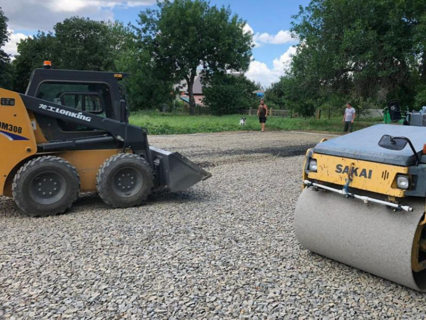 В Таганроге делают спортивную площадку по ул. Михайловской