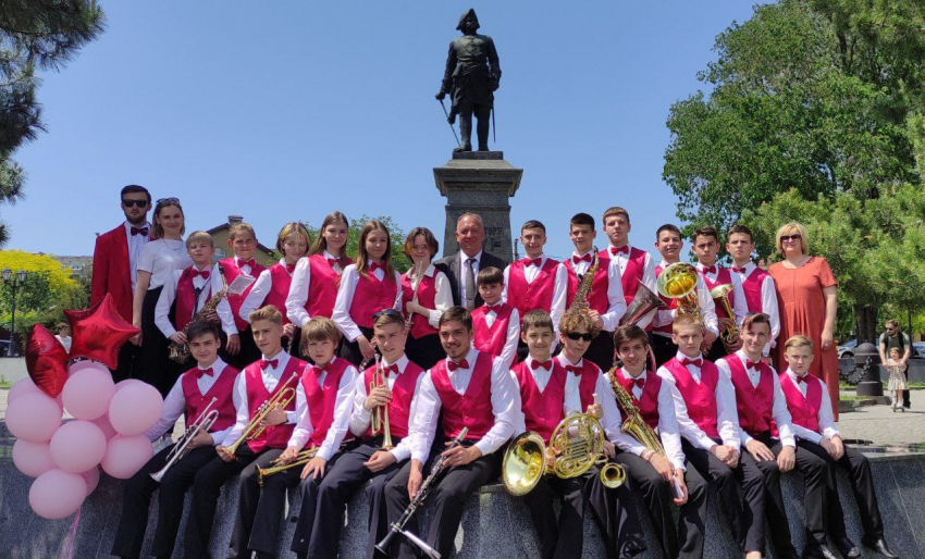 Детский духовой оркестр таганрогской музыкальной школы стал победителем серьёзного отборочного тура