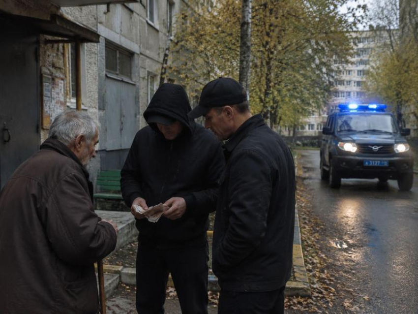 Чужаки пытались «кинуть» таганрогского пенсионера более чем на миллион рублей
