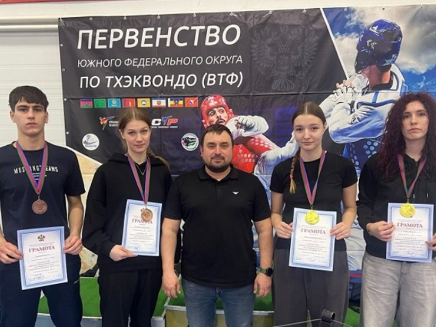 Таганрог — на пьедестале: наши тхэквондисты триумфально выступили на первенстве ЮФО