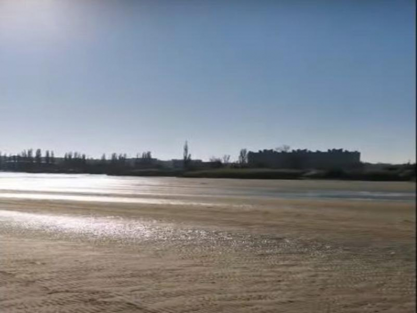 Вода уйдёт и замёрзнет: из-за сильного ветра Таганрог может остаться без воды