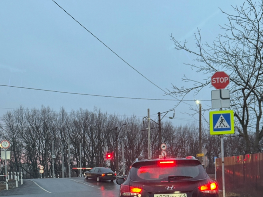 Узкое место Михайловского переезда заметили жители Таганрога 