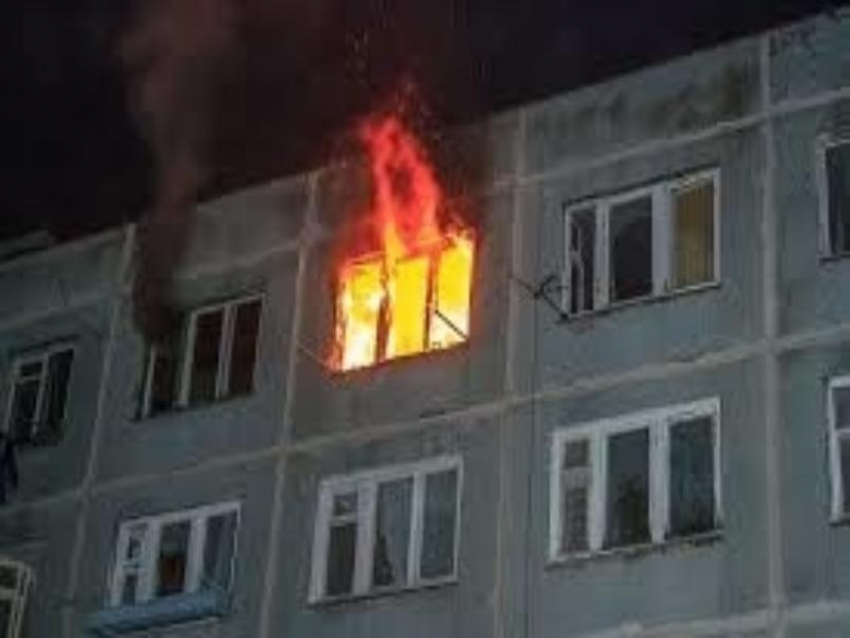 За два дня три пожара: в Таганроге борются с огнём