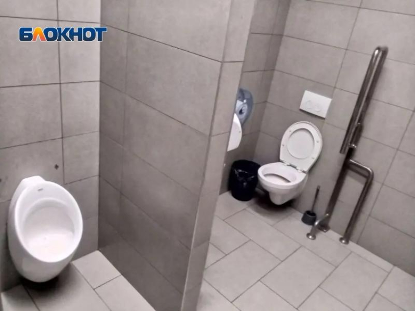 Ресторан быстрого питания Таганрога приучает посетителей какать в компании