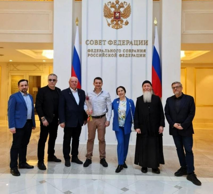 Выставка всемирноизвестного художника из Таганрога Алексея Адамова открылась в Совете Федерации