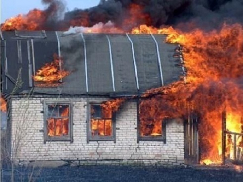 Под Таганрогом сгорел дом