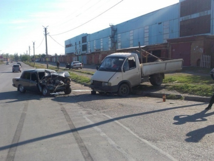 В Таганроге три человека пострадали в двух ДТП