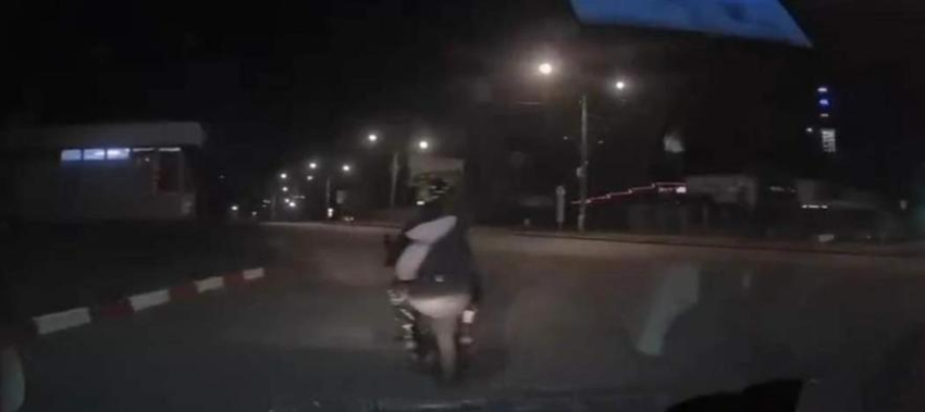 Ночной лихач из Таганрога удирал от полицейских на мопеде, но его всё равно поймали