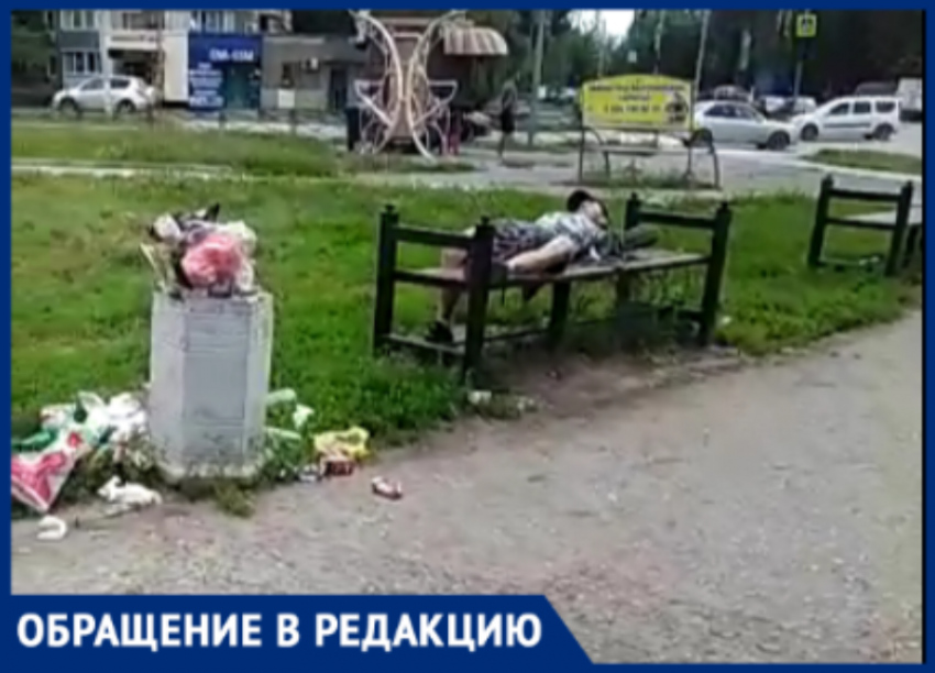 В Таганроге сквер у поликлиники превращается в лежбище любителей выпить и мусорку