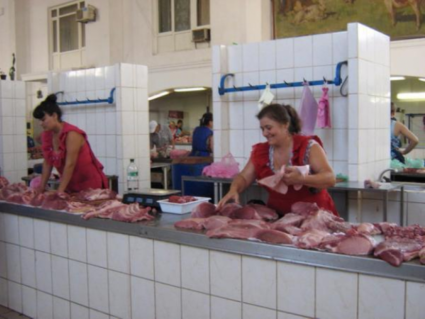 Таганрогский предприниматель продавал горожанам мясо сомнительного качества
