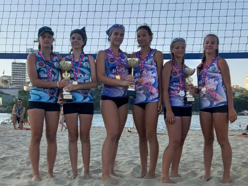 Юные спортсменки из Таганрога - призёры и победители Чемпионата по пляжному волейболу 