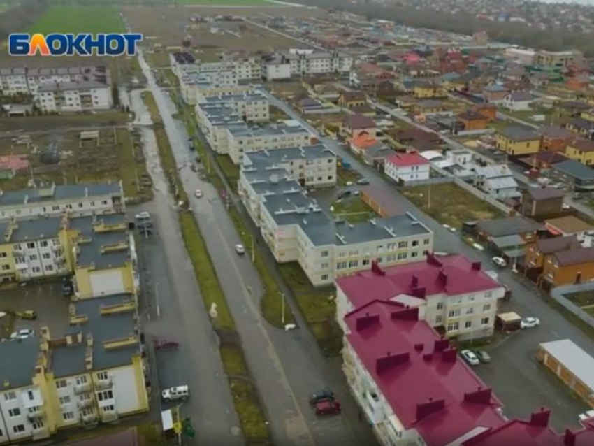 Ни дорог, ни коммуникаций: жители ЖК «Андреевский» в Таганроге чувствуют себя крепостными крестьянами