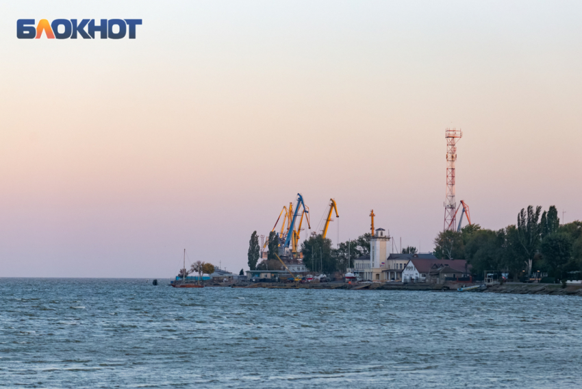 13 моряков с пострадавшего от ВСУ танкера доставлены в Таганрог