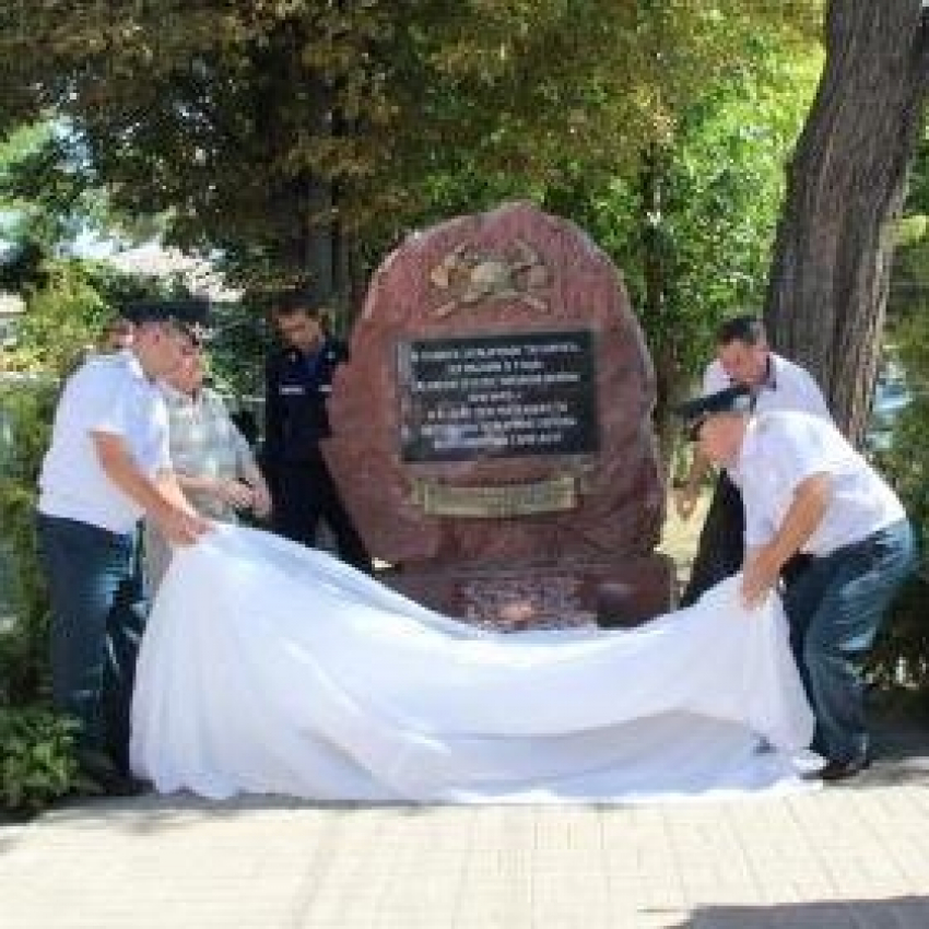 В Таганроге появился памятник пожарным