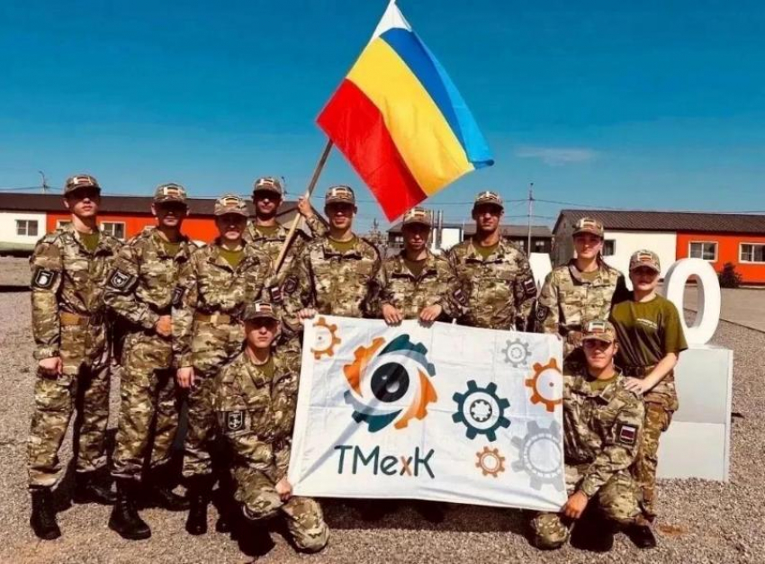 Юные таганрожцы устроили феерическое выступление на Зарнице в Волгограде