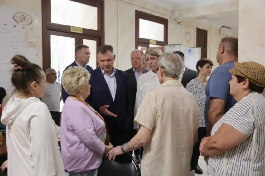 Басы из «тачек» и выхлопы мопедов: таганрожцы пожаловались губернатору Слюсарю на ночной шум