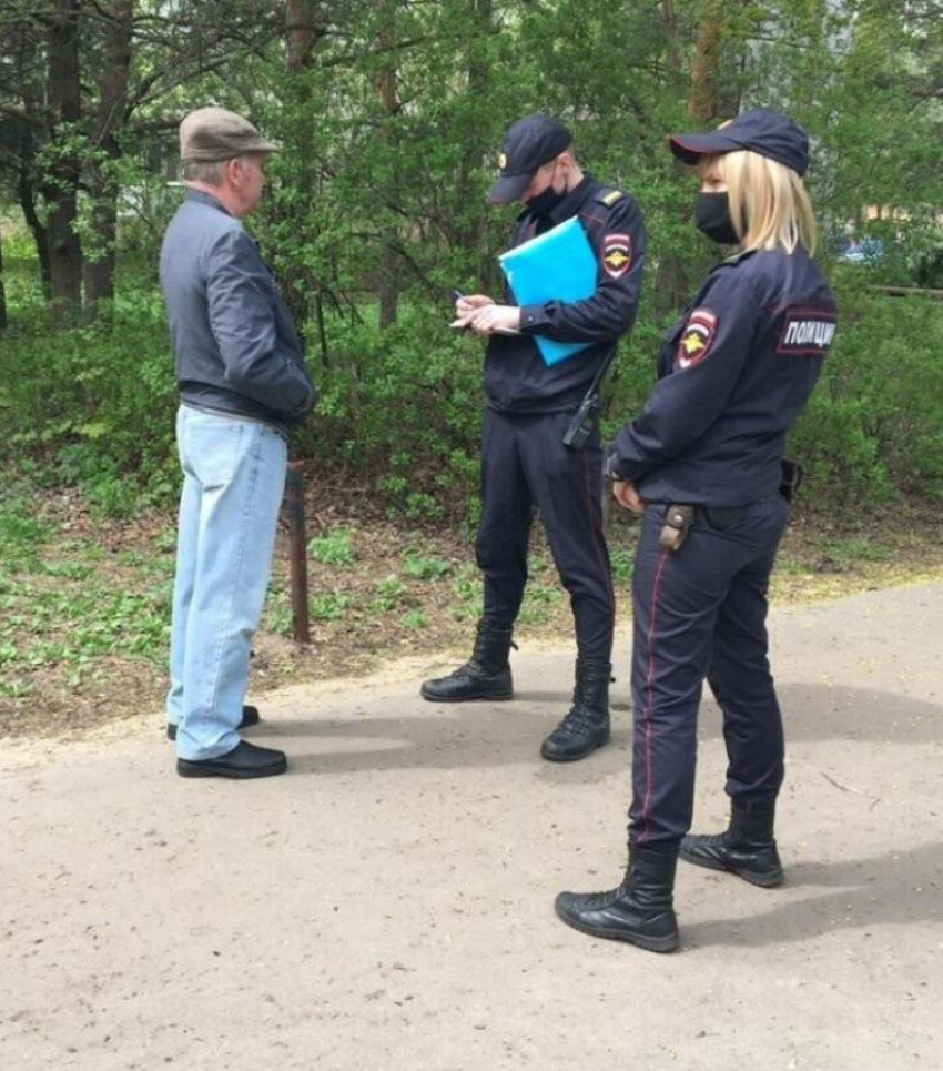 В Таганроге и области  посетителей парков начали штрафовать за отсутствие масок