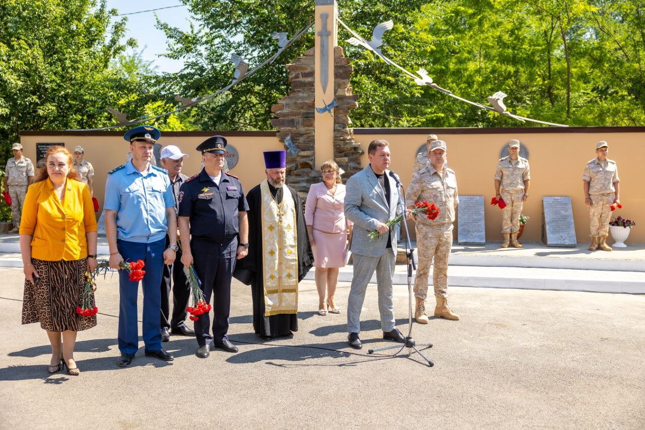 Сегодня в Таганроге открыли мемориал в честь Героев, погибших в ходе СВО