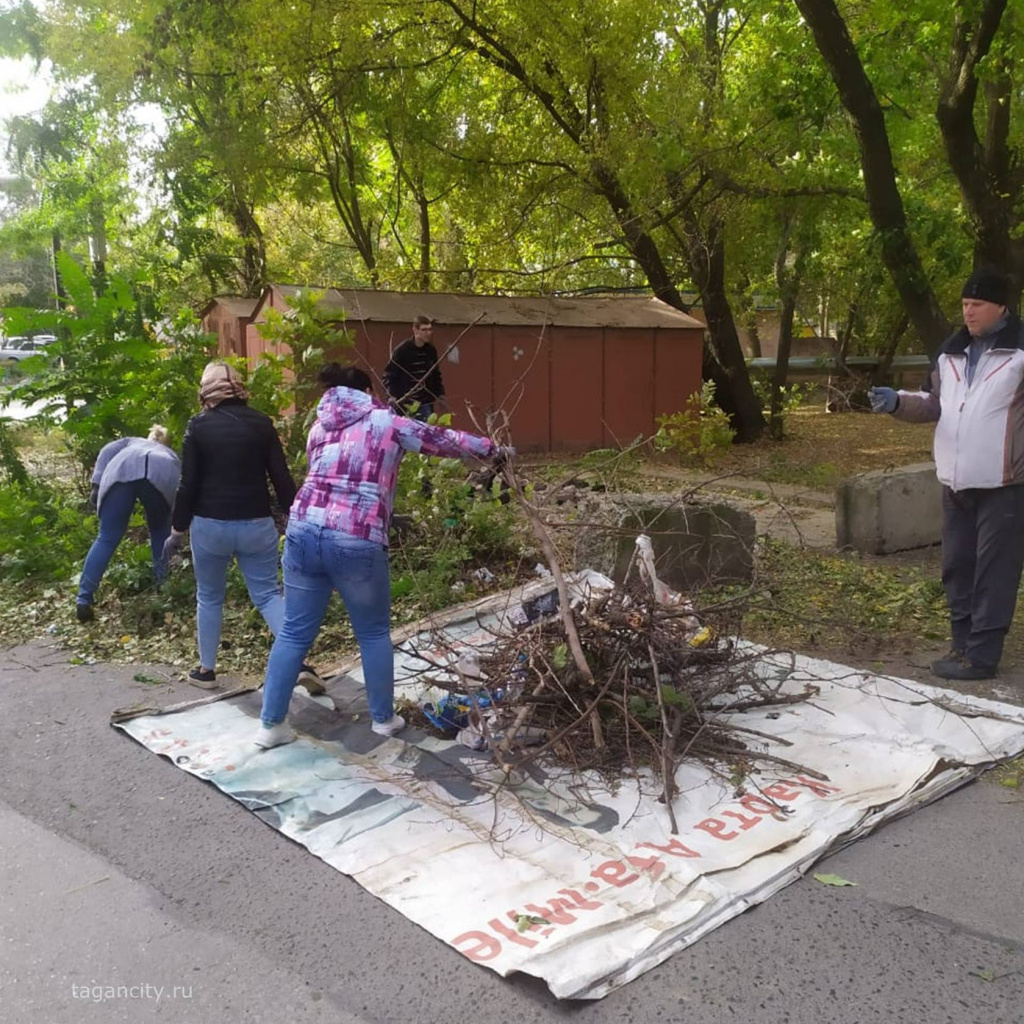 Почти 2000 таганрожцев приняли участие в большом городском субботнике