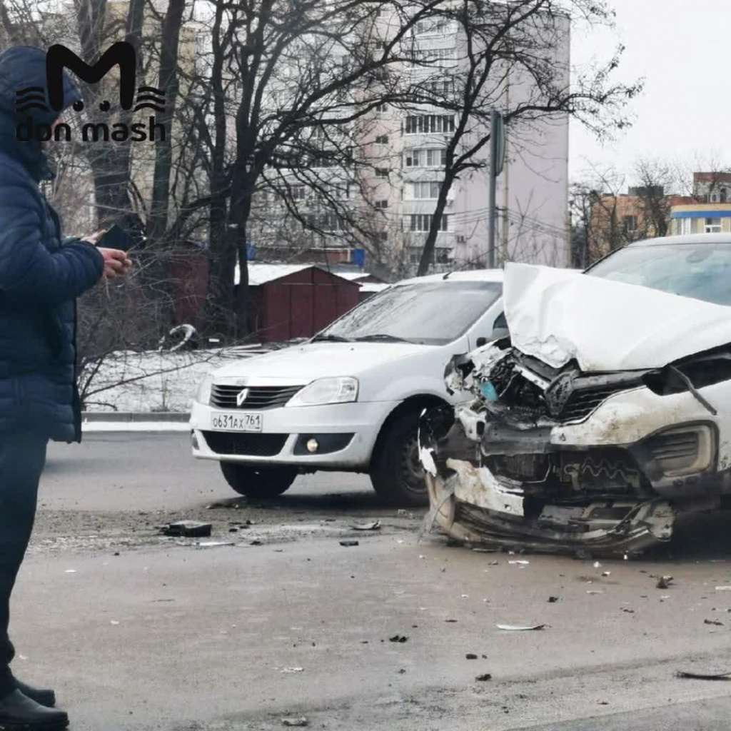 В Таганроге в аварии со «Скорой» пострадал фельдшер