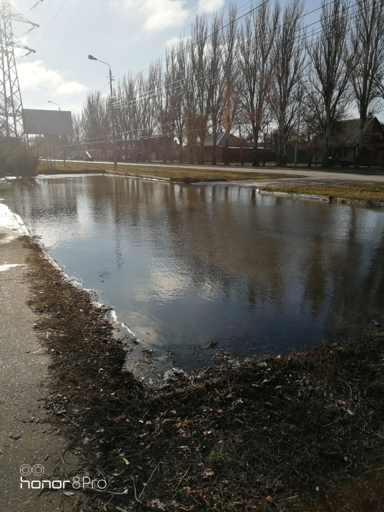 Улица Дзержинского в Таганроге превращается в болото