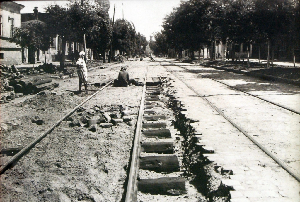 1935_Taganrog_stroit_tramv_Frunze_str.jpg